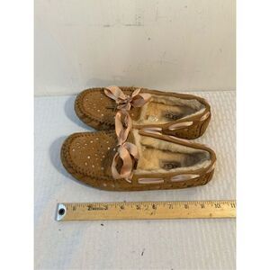 Ugg slivers size 6 pink ribbon slippers shoes moccasins fura lined cut outs